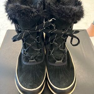 Sorel Tivoli V Boots (size 9, fits size 8.5)